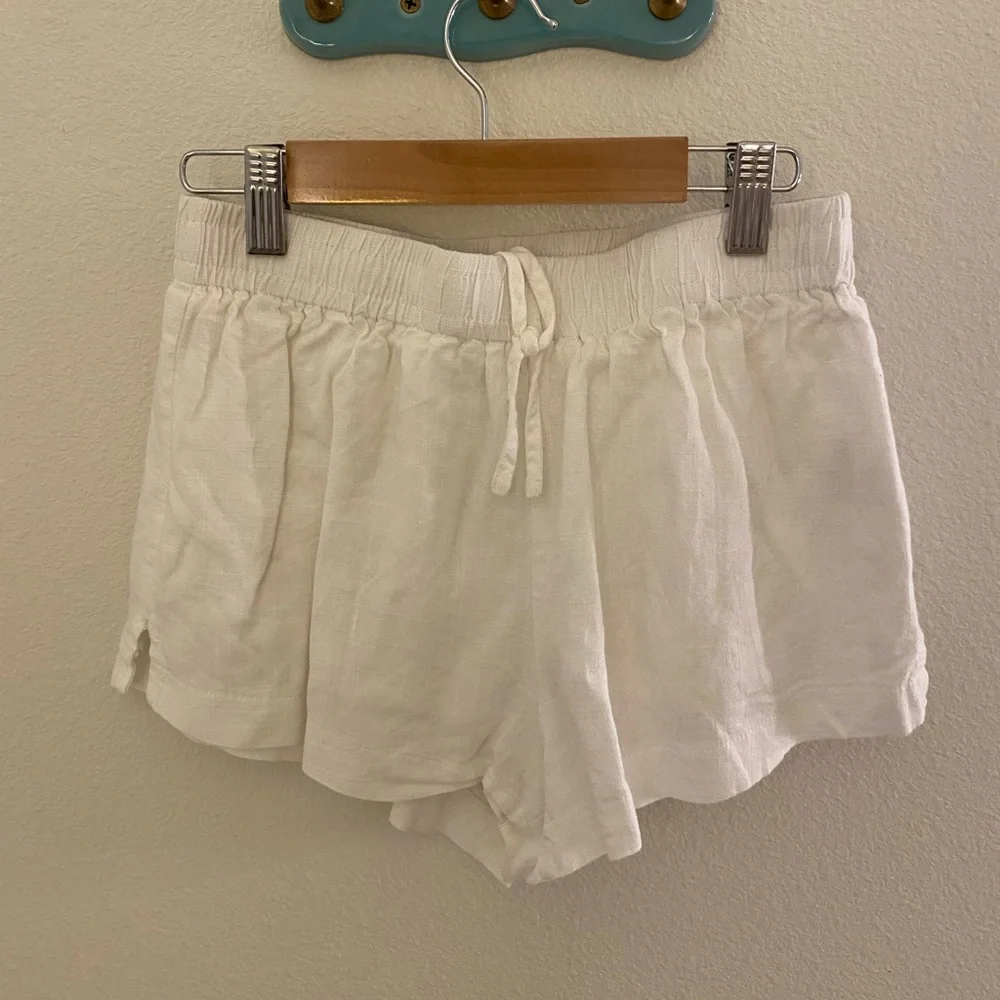 Princess Polly beach house off-white shorts - Picture 2 of 8